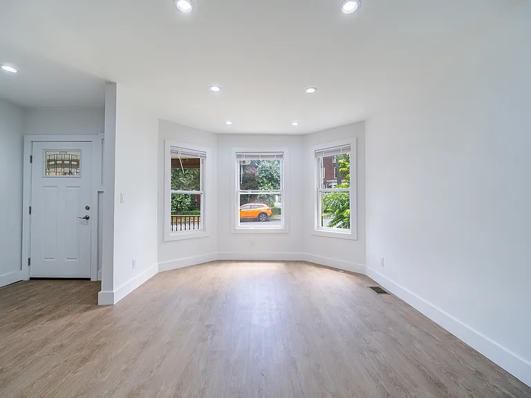 470 Delaware Ave #1L — Photo 6