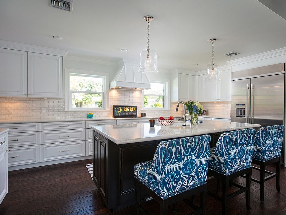 1st image of 716 Iris Ln
