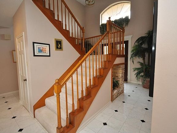 4th image of 2223 Country Club Blvd
