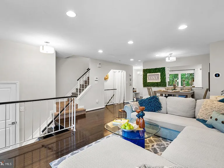 18005 Sunset Lake Ct — Photo 3