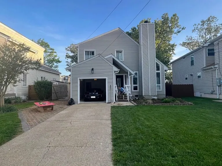 416 Pinewood Dr — Photo 2