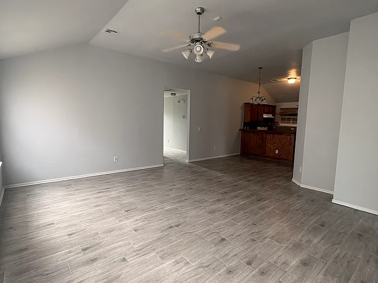 11210 Queen Anne Ave — Photo 3
