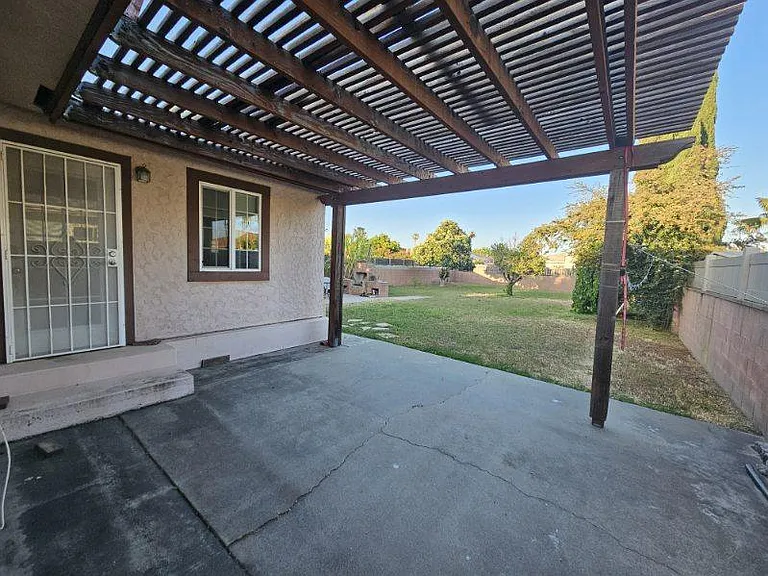 Seminole Dr — Photo 13