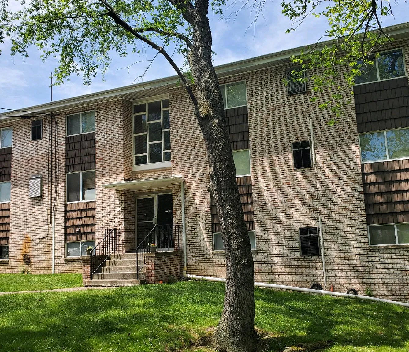 2 bed, 800 sqft, $800 — Photo 1