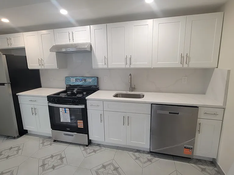 25-83 44th St #G1 — Photo 2