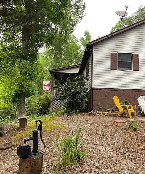 114 E Wilderness Rd — Photo 1