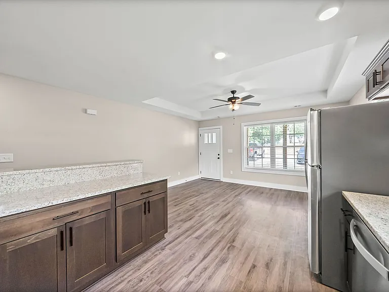 528 Poston St — Photo 8