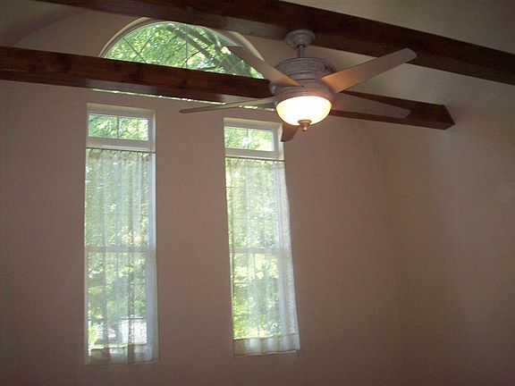 5th image of 542 Forest Ave
