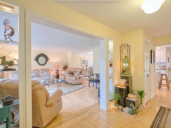 4th image of 4601 Kanawha Ave SE