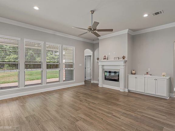 2nd image of 8128 Myrtlewood Rd