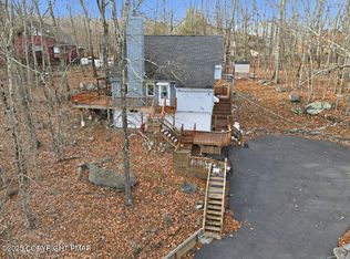 109 Saunders Dr, Bushkill, PA 18324