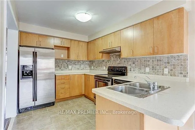 3080 Highbourne Cres — Photo 7