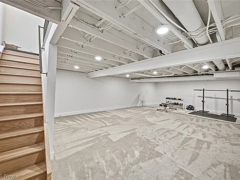1440 W 57th St — Photo 40