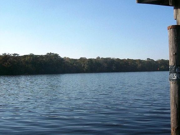 Minutes from the boat ramp and river!!