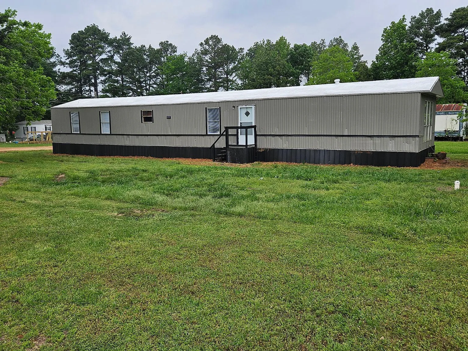 3 bed, 1295 sqft, $1,150 — Photo 1