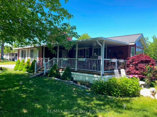 1 White Pines Trl, Wasaga Beach, ON L9Z 1X7