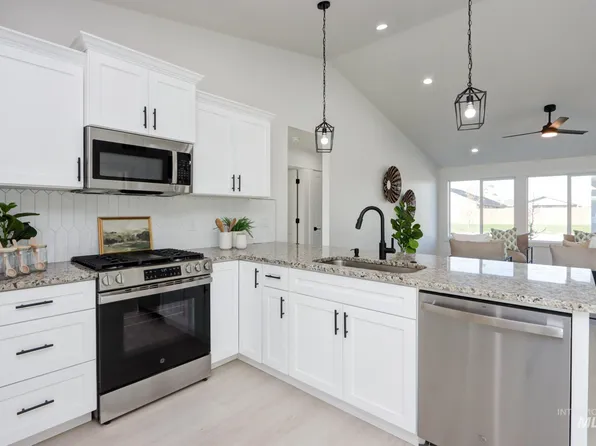 958 Sierra St, Vale, OR 97918