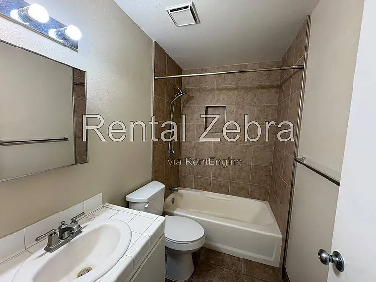 1340 Frankfort Ct — Photo 5