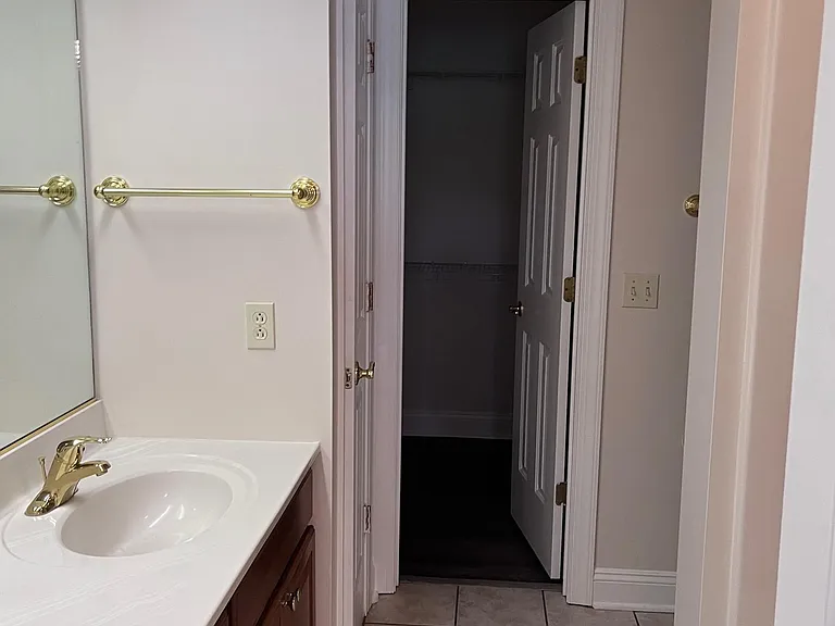 210 Barkwood St — Photo 10