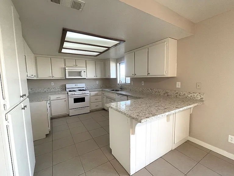 8925 Satinwood Ave — Photo 2
