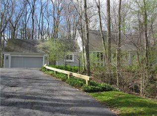 19 Park Forest Dr, Pittsford, NY 14534