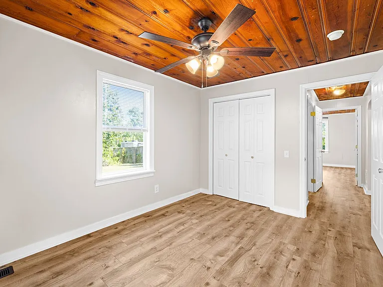 682 E Ocean Rd — Photo 16
