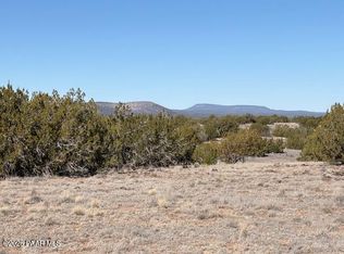 522 N Deer Camp Trl, Seligman, AZ 86337