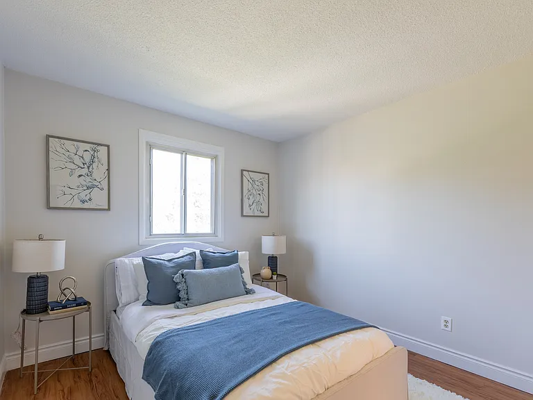 77 Huron Heights Dr — Photo 10