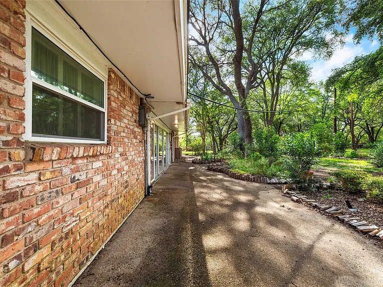 700 Shanklin Rd — Photo 33