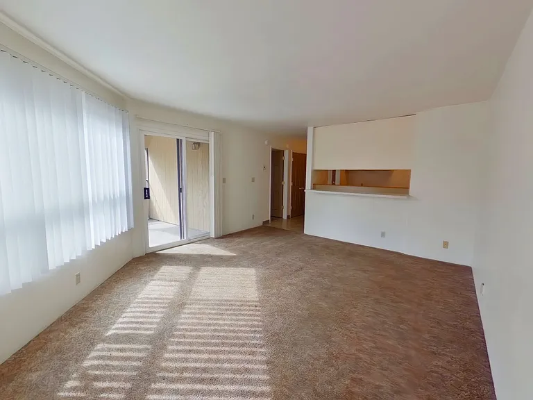 Hess Apartments — Photo 17