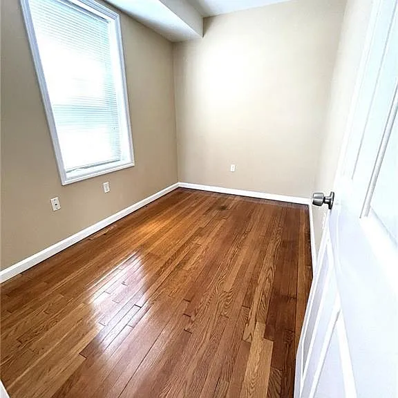 586 Jacques St — Photo 14