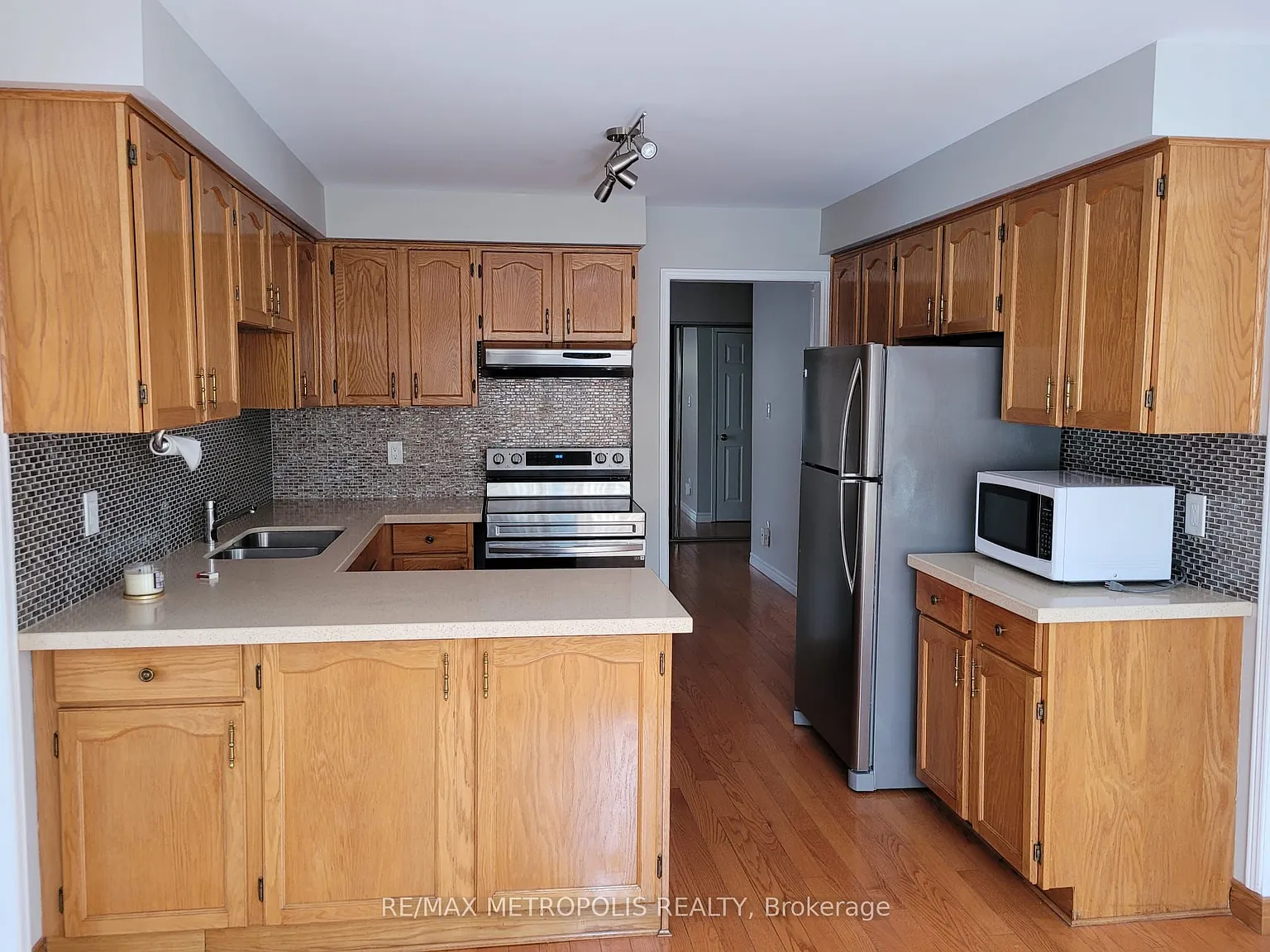 4 bed, $3,800 — Photo 4