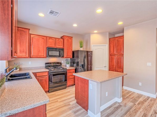 7017 Whipple Manor St