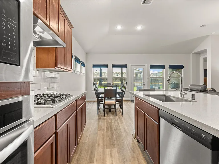 6027 Thief River Falls Dr — Photo 10