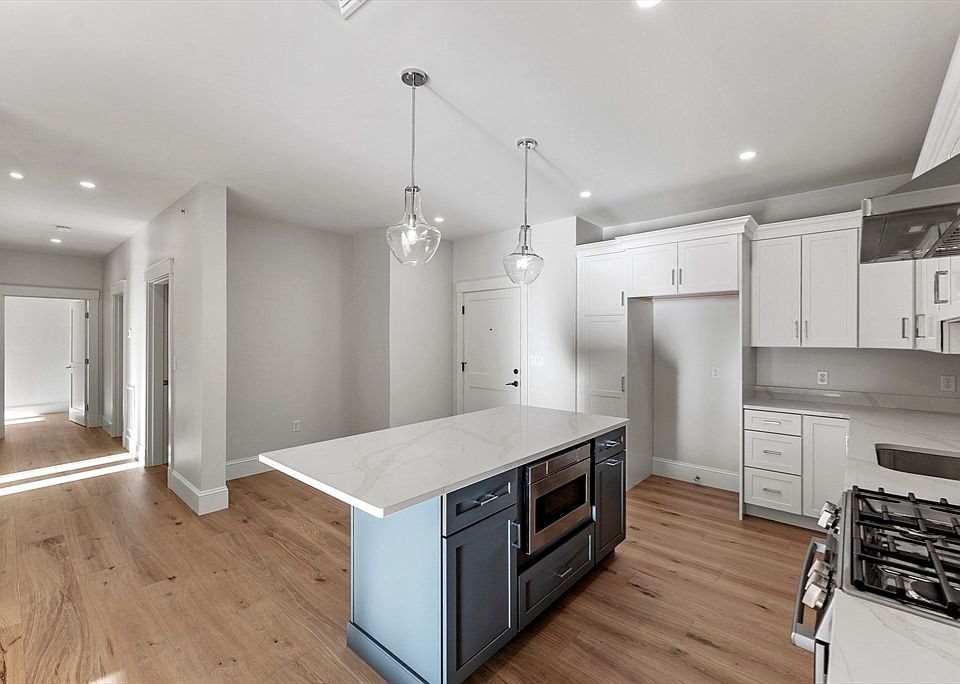 1st image of 134 Court St #10