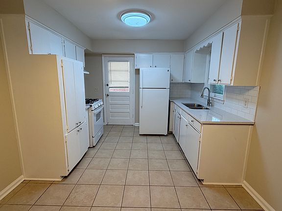 4th image of 3758 Meadowlark Dr