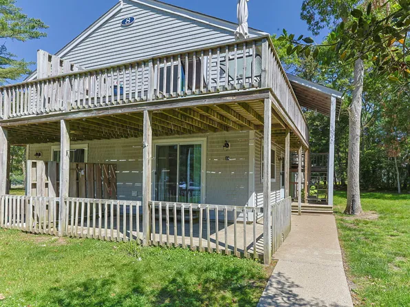 70 Cape Drive APT 8B, Mashpee, MA 02649