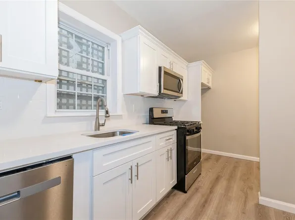 194-56 Murdock Avenue image 6 of 19