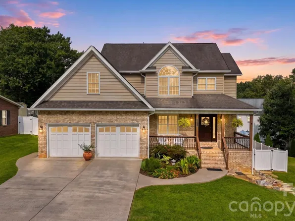 6011 Dockside Dr, Hickory, NC 28601