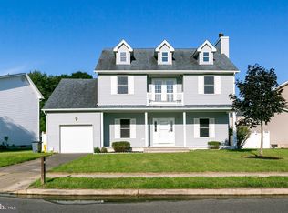 2 New Mills Dr, Pemberton, NJ 08068