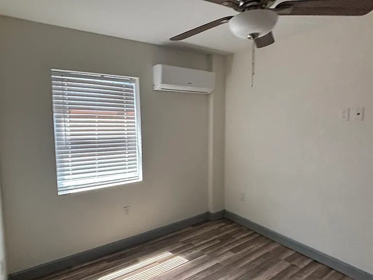 2500 Erving Ave — Photo 5