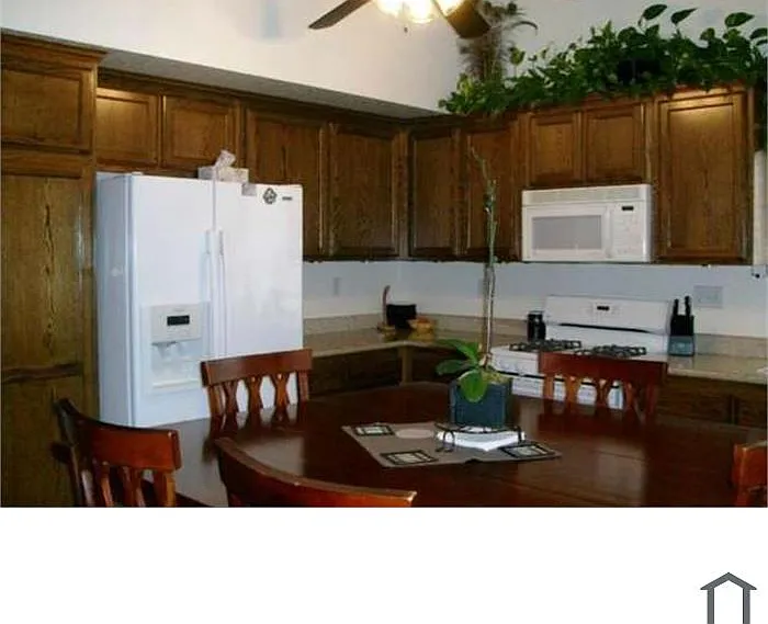 3 bed, 1233 sqft, $3,200 — Photo 2
