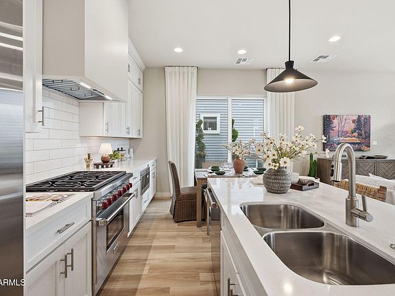 5th image of 121 W Willo Court