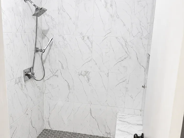 1422 Rock Glen Ave #309 — Photo 9