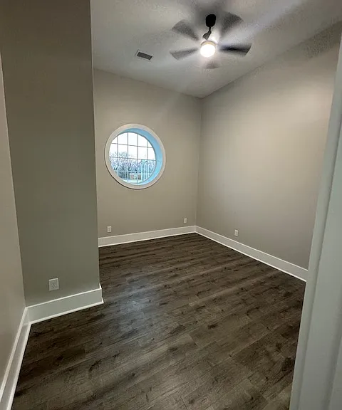 103 E Center St — Photo 3