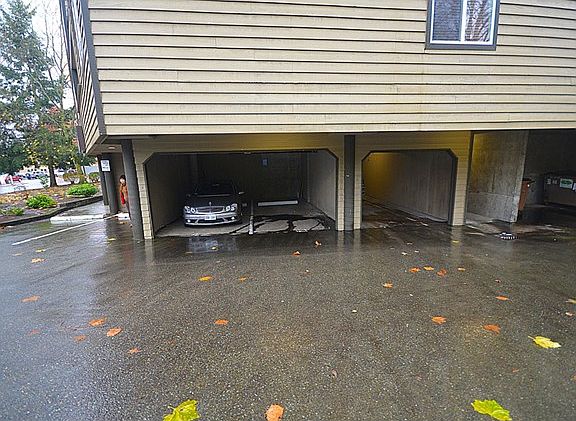 3rd image of 12505 Roosevelt Way NE