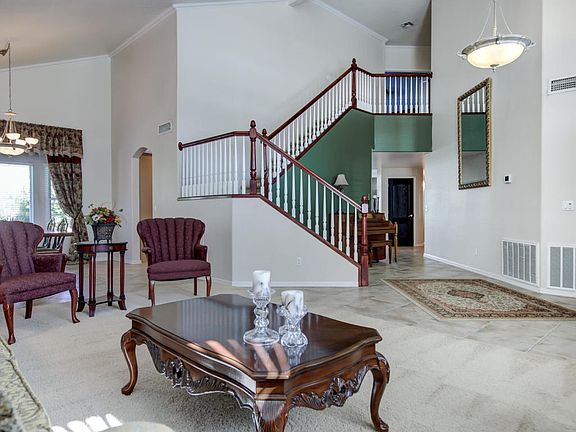 3rd image of 4518 E Tremaine Ave