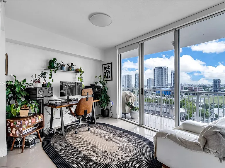 1750 N Bayshore Dr #1815 — Photo 11