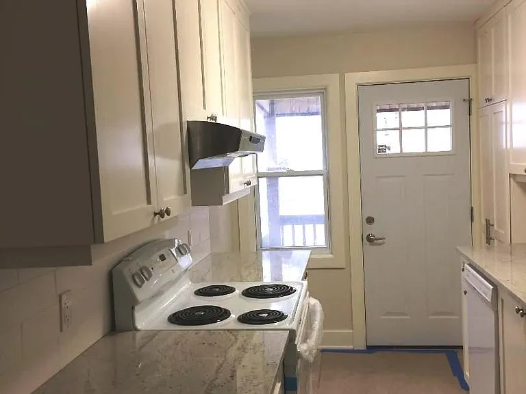 568 Gladstone Ave — Photo 3