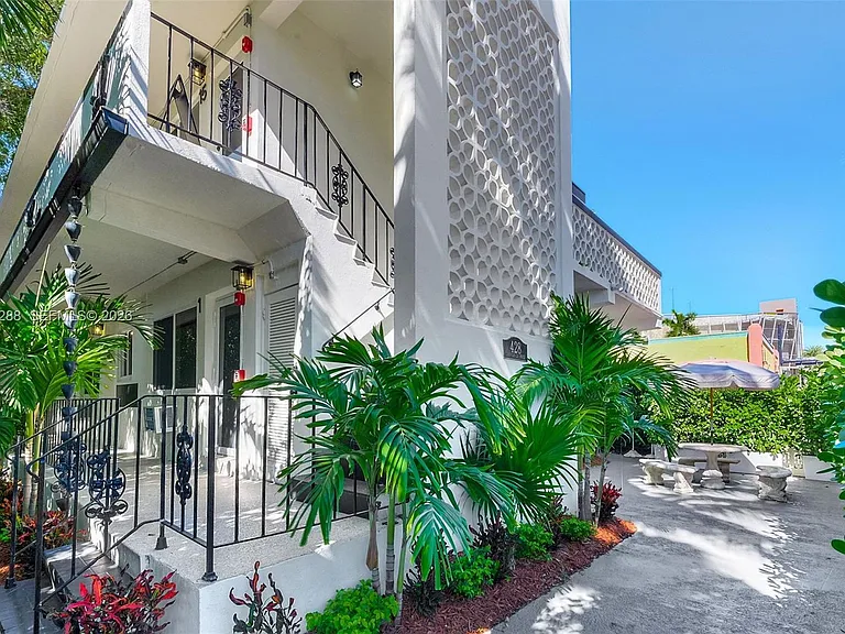 428 Collins Ave #7 — Photo 18